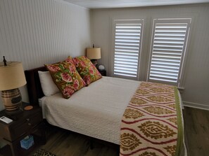 1 bedroom, free WiFi, bed sheets - Garage apartment central to all activities. (Wichita Falls)