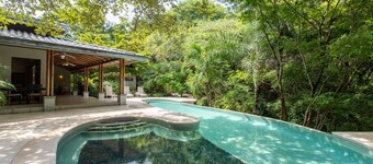 CASA ESCONDIDA | SERENE RETREAT IN BLUE SPIRIT COMMUNITY