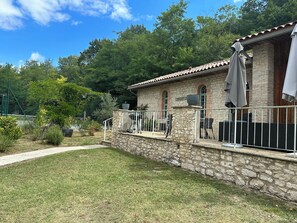 المنطقة المحيطة بالمنشأة