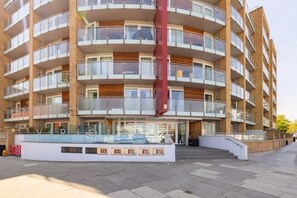 Exterior - The Nine Elms Lane Arms - Stunning & Bright 2bdr Flat With Balconies (London)