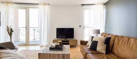 Apartment (2 Bedrooms) | Living room | TV