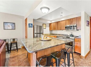 Fridge, microwave, oven, stovetop - Powder weekend just added! Village at Stratton. 300 steps to Lift.  (Stratton)