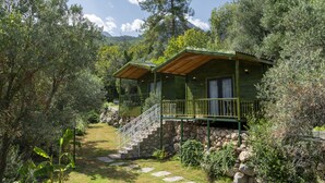 A rustic cabin with a stone foundation, wooden beams, and a balcony. - Apa Mountain Lodge (Konyaalti)