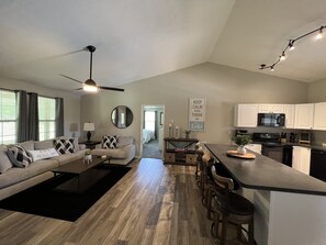 TV, fireplace, DVD player - Newly remodeled,  handicap accessible overlooking pool , play area (Monticello)