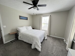 3 bedrooms, free WiFi - Newly remodeled,  handicap accessible overlooking pool , play area (Monticello)