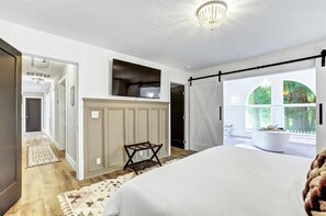 5 bedrooms, desk, iron/ironing board, free WiFi