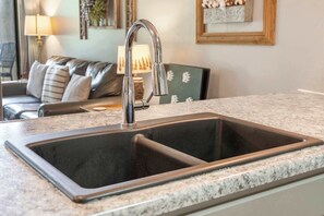 Condo, Multiple Beds, Patio, Mountain View (Black Bear Lodge) | Interior