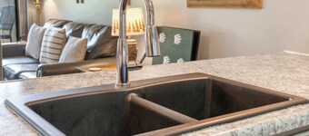 블랙 베어 로지 - 실버 달러 시티에서 1마일