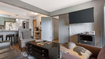 Condo, Multiple Beds, Patio, Mountain View (Black Bear Lodge) | Living area | 42-inch flat-screen TV with digital channels