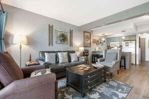 Condo, Multiple Beds, Patio, Mountain View (Black Bear Lodge) | Living area | 42-inch flat-screen TV with digital channels