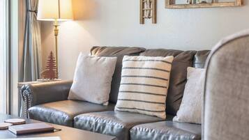 Condo, Multiple Beds, Patio, Mountain View (Black Bear Lodge) | Living area | 42-inch flat-screen TV with digital channels