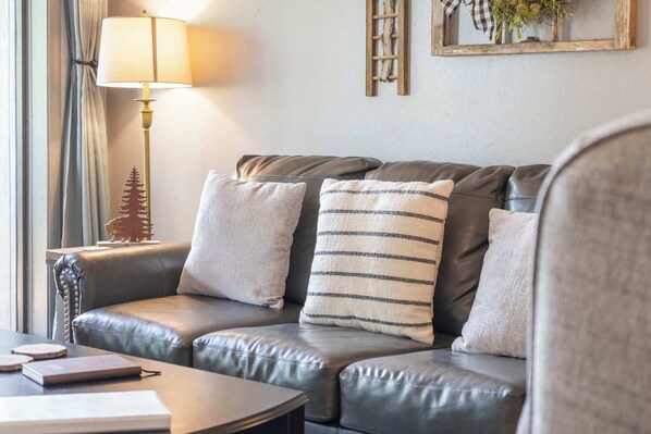 Condo, Multiple Beds, Patio, Mountain View (Black Bear Lodge) | Living area | 42-inch flat-screen TV with digital channels