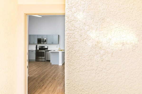 House, Multiple Beds, Hot Tub | Private kitchen | Fridge, microwave, oven, stovetop