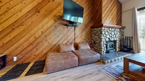 Interior - Crestview #2 - Close to The Village, Near Year-round Outdoor Activities (Mammoth Lakes)