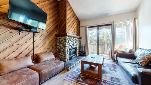 Crestview #2 - Close to The Village, Near Year-round Outdoor Activities