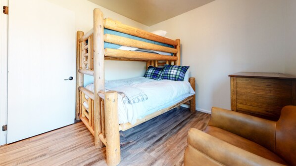 Room - Crestview #2 - Close to The Village, Near Year-round Outdoor Activities (Mammoth Lakes)