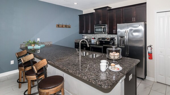 House, Multiple Beds, Private Pool, Pool View | Private kitchen