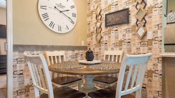 Condo, Multiple Beds, Pool Access, Garden View (Fairview Escape) | Dining