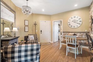 Condo, Multiple Beds, Pool Access, Garden View (Fairview Escape) | Interior