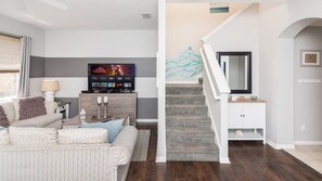 하우스, 침대(여러 개), 온수 욕조 | 거실 | 케이블 채널 시청이 가능한 40인치 TV