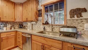 House, Multiple Beds, Hot Tub, Mountain View (Blue Lake House) | Private kitchen | Fridge, oven, stovetop, dishwasher