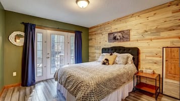 House, Multiple Beds, Hot Tub, Mountain View (Blue Lake House) | 3 bedrooms, WiFi (free), individually decorated, individually furnished