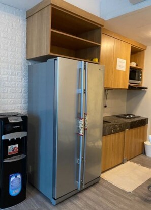 Fridge, microwave, cookware/dishes/utensils, dining tables