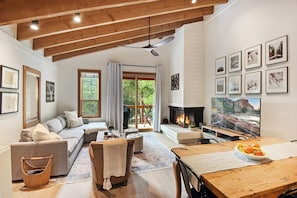 Townhome, Multiple Beds, Balcony, Mountain View (Gold Bend Bliss) | Living area