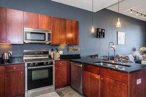 Private kitchen - Convenient Condo Near Zilker & Barton Springs! (Austin)