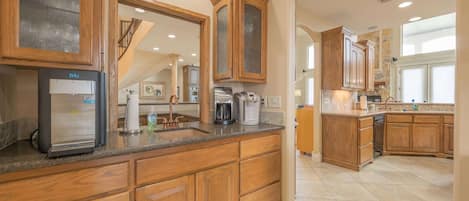 House, Multiple Beds, Kitchen | Private kitchen | Fridge, microwave, oven, stovetop