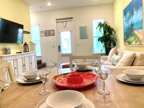 Rumah, Beberapa Tempat Tidur, patio, pemandangan kebun (Krows Nest) | Tempat makan