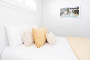 4 室のベッドルーム、アイロン / アイロン台、WiFi (無料)、ベッドシーツ