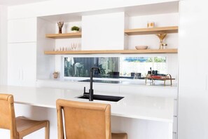 Coffee/tea maker, fridge, microwave, oven