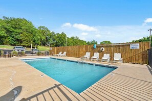 Pool - Lakefront Sanctuary - Table Rock Lake Adventures (Branson)