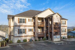 Exterior - Lakefront Sanctuary - Table Rock Lake Adventures (Branson)