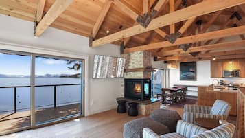 Townhome, Multiple Beds, Balcony, Mountain View (Lakefront Luxury) | Interior