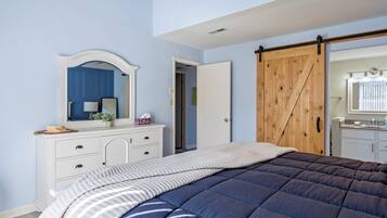 Condo, Multiple Beds, Patio, Garden View (Lakeview Landing) | 3 bedrooms, individually decorated, individually furnished, free WiFi