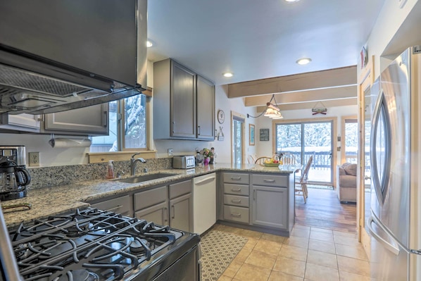 House, Multiple Beds, Fireplace | Private kitchen | Fridge, microwave, oven, stovetop