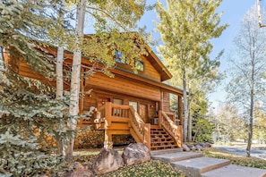 Exterior - Lazy Bear Log Cabin Canyons Park (Park City)