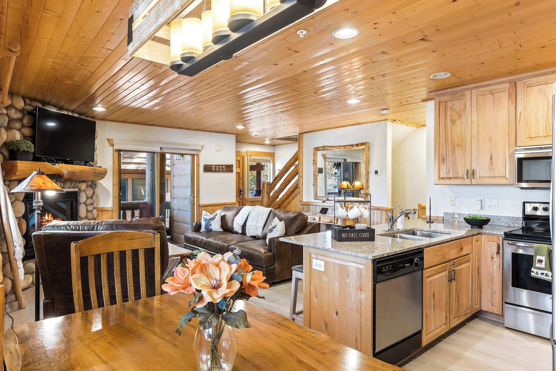 Townhome, Multiple Beds, Kitchen, Mountain View (Lazy Bear Log Cabin) | Interior
