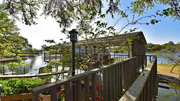 Rumah, Beberapa Tempat Tidur, perapian | Balkon