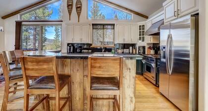Luxe Mountain Chalet - Hot Tub, Man Cave, Foosball, Peloton