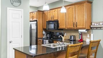 Kondominium, Beberapa Tempat Tidur, jet tub | Dapur pribadi | Mesin pembuat kopi/teh