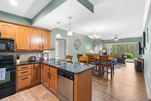 Coffee/tea maker - Majestic Luxury Condo at Table Rock Lake (Branson)