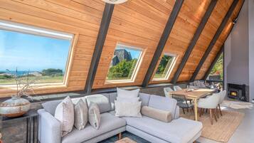House, Multiple Beds, Hot Tub, Ocean View | Living room | 40-inch TV with digital channels, fireplace