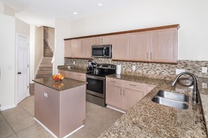 House, Multiple Beds, Private Pool | Private kitchen | Fridge, microwave, oven, stovetop - Memories at Bloomingdale Drive (Davenport)