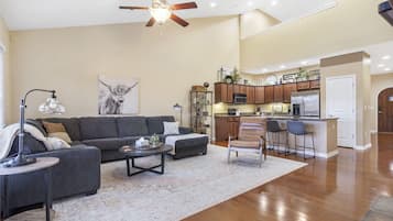 House, Multiple Beds, Jetted Tub, Golf View | Living area | 40-inch TV with cable channels