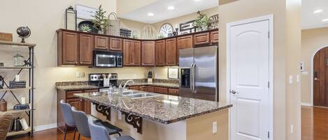 Casa, varias camas, bañera de hidromasaje, vistas al campo de golf | Cocina privada | Frigorífico, microondas, horno y placa de cocina