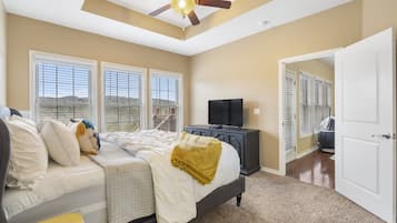 House, Multiple Beds, Jetted Tub, Golf View | 2 bedrooms, free WiFi, bed sheets