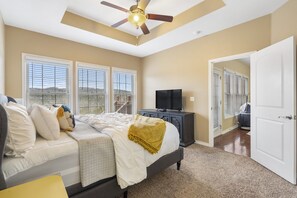 House, Multiple Beds, Jetted Tub, Golf View | 2 bedrooms, free WiFi, bed sheets - Mountain Top Villa (Hollister)